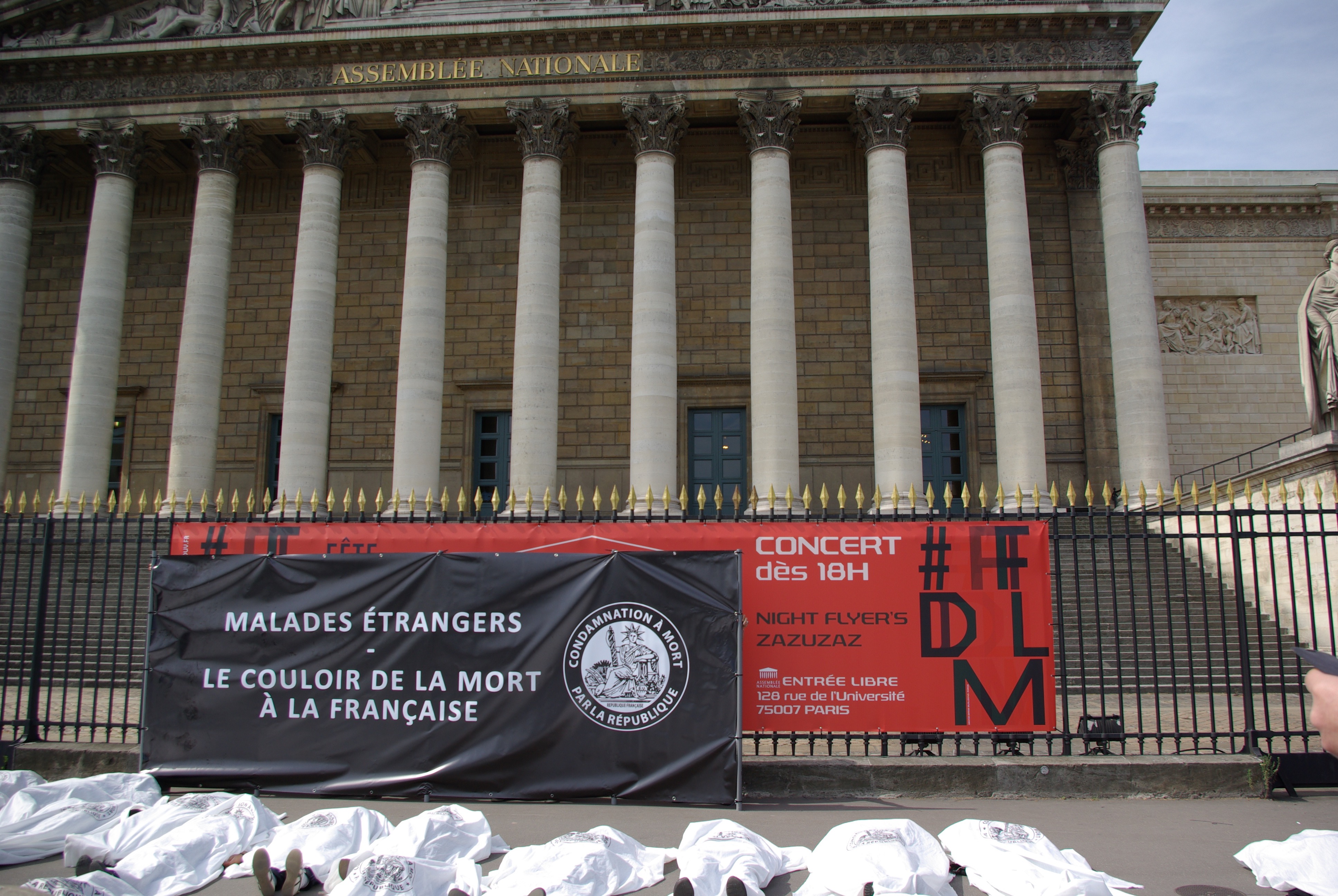 Manifestation devant l'Assemblée Nationale